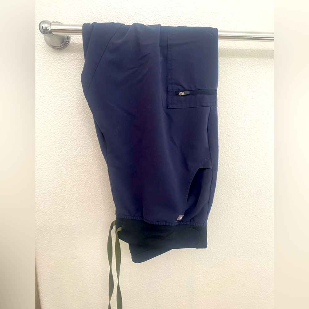 Figs scrub Zamora joggers  - size large in slate navy